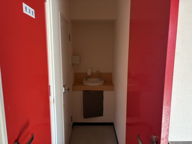 【独立洗面台】 | NYビル | 扉右　トイレ