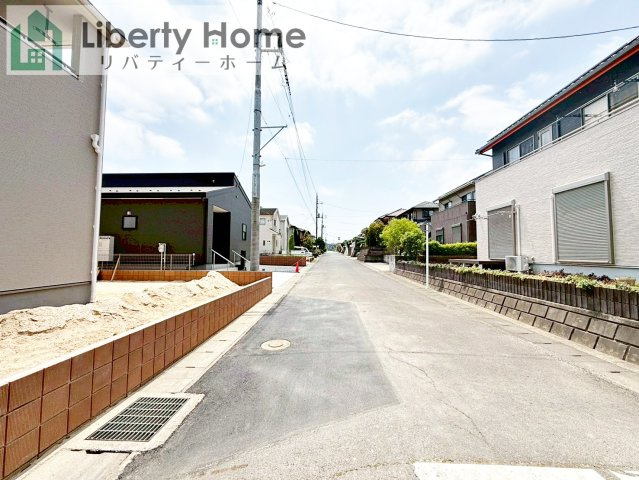 第1土浦市木田余東台　新築戸建　2号棟の前面道路含む現地写真