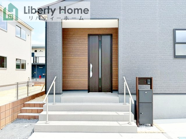 第1土浦市木田余東台　新築戸建　2号棟のエントランス