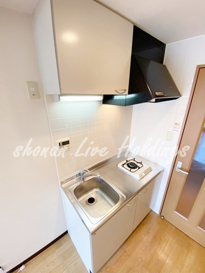 AYマンションのキッチン|収納豊富なキッチン♪