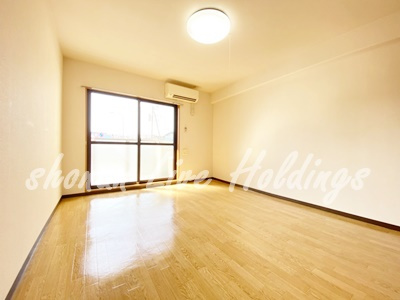 AYマンションの居間・リビング|広々とした洋室♪