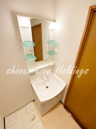 AYマンションの洗面所|収納豊富な独立洗面台♪