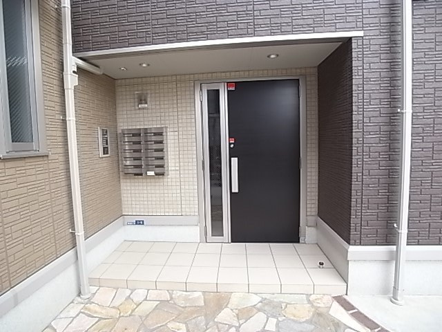 D-room灘北通のエントランス