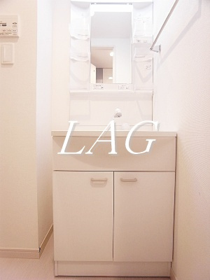 【洗面所】 | リブリ・ラ・ヴィータ 大島 | 洗面台です。