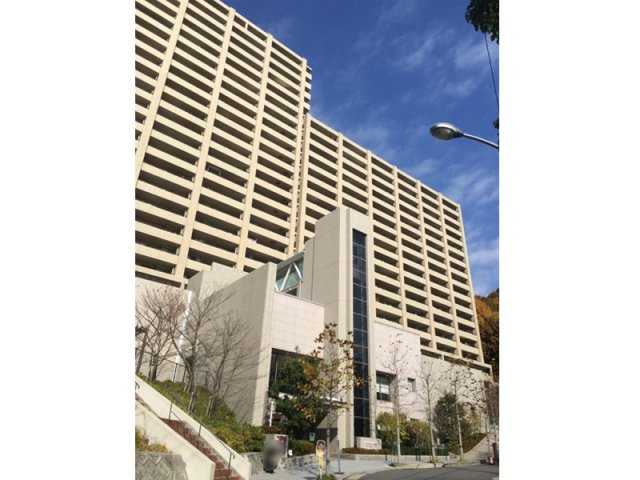 コスモフォレスタ箕面の外観