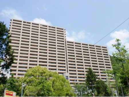 コスモフォレスタ箕面の外観