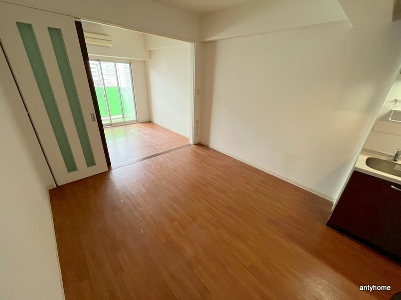 アーデン四ツ橋プライマリーワン　仲介手数料無料の居間・リビング