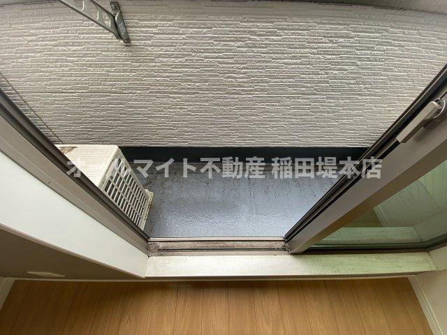川崎市多摩区菅稲田堤１丁目のアパートのバルコニー