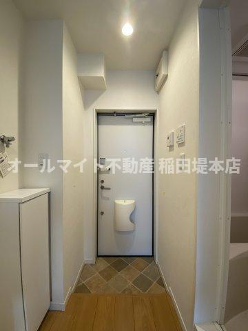 川崎市多摩区菅稲田堤１丁目のアパートの玄関