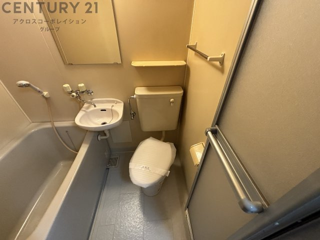 浴室内にトイレがあります！
