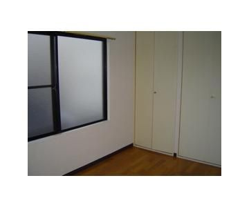 西松ビルの寝室