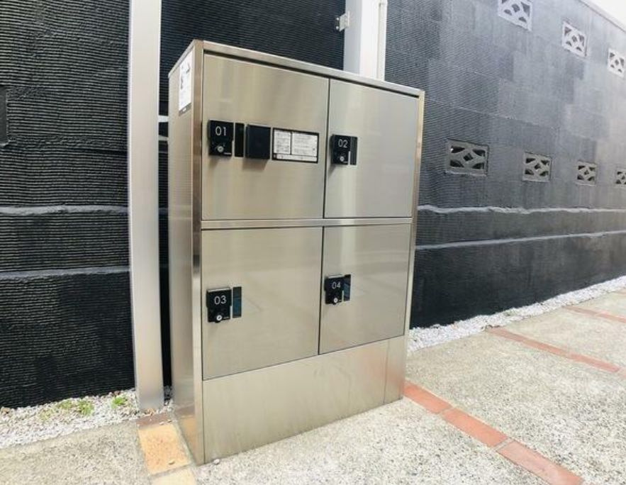 マルチプレックスXのエントランス|24時間荷物が受け取れる宅配ボックス☆