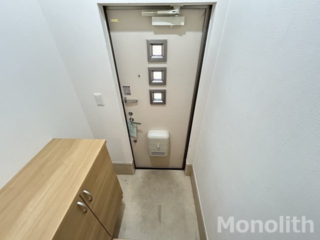 アルミック山荘Aの玄関