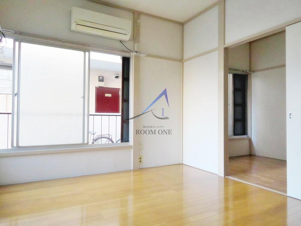 かおりハイツの居間・リビング|洋室のお部屋です。