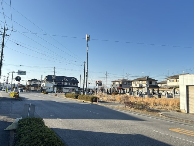 下野市上大領　1区画の前面道路含む現地写真|〇限定1区画地〇
JR 石橋駅より徒歩14分♪教育施設、商業施設がバランス良く近隣に整い、暮らしやすい街並みと緑豊かな環境が両立するロケーションです♪
※2026年1月撮影