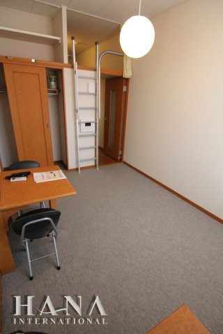 メゾンドウエストの居間・リビング