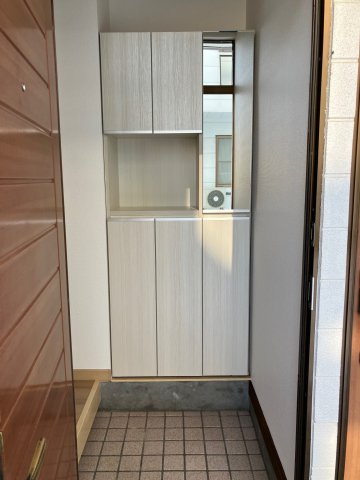 エイトプラザ十和田Ⅲの玄関|収納たっぷりのシューズボックス