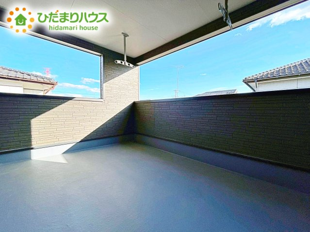 【バルコニー】 | ひたちなか市高野第7　新築戸建 | インナーバルコニーは広々としていてお洗濯が楽ちんです。また日当たりを好む植物を育てるにはぴったりの空間なので、ガーデニングの場としても楽しむことができます