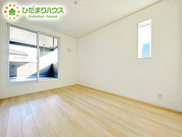 【洋室】 | ひたちなか市高野第7　新築戸建 | バルコニーに面している居室なので、自然と光が差し込みます。