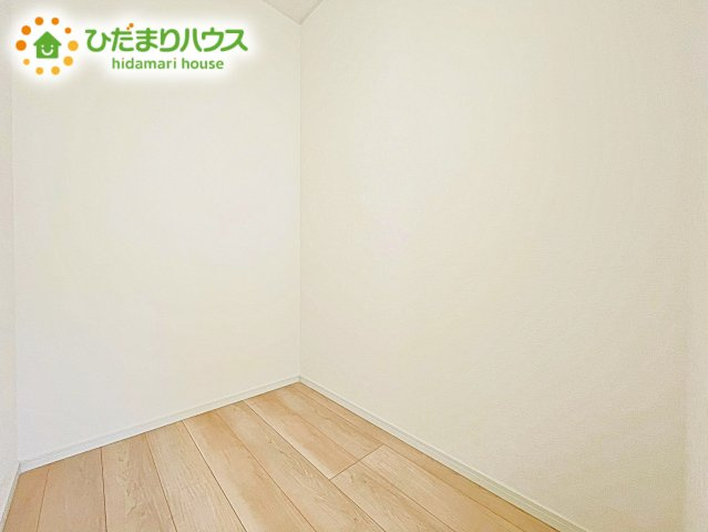 【収納】 | ひたちなか市高野第7　新築戸建 | たくさんの洋服をかけてもシワになりにくいウォークインクローゼット。洋服以外にも、普段使わない家電やスーツケース、ストック品など何でも片付く嬉しい空間です。