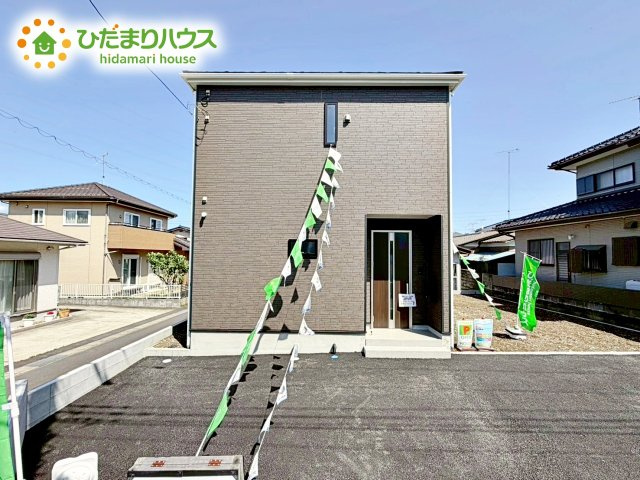 【外観】 | ひたちなか市高野第7　新築戸建 | 過ごす時間が長いからこそ家族との繋がりが感じられるお家！　にぎやかな声で日々の会話も弾む楽しい空間となります。家に帰宅するのがより一層楽しみになりますね♪