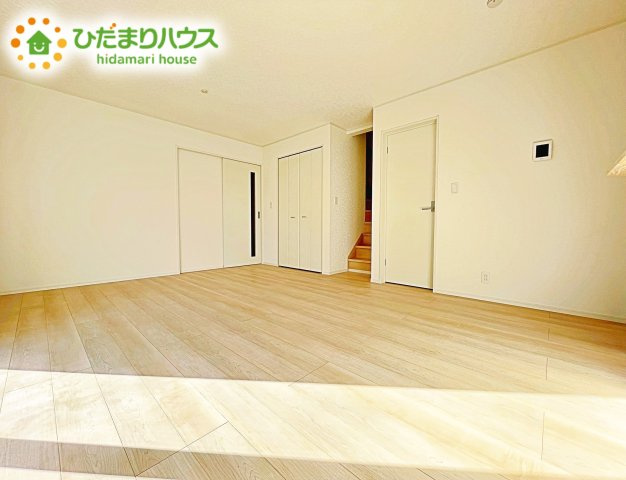 【居間・リビング】 | ひたちなか市高野第7　新築戸建 | 開放感あるLDKを確保！家族が集まるリビングはゆったり過ごしリフレッシュする場として居心地の良い空間にしたいですね。