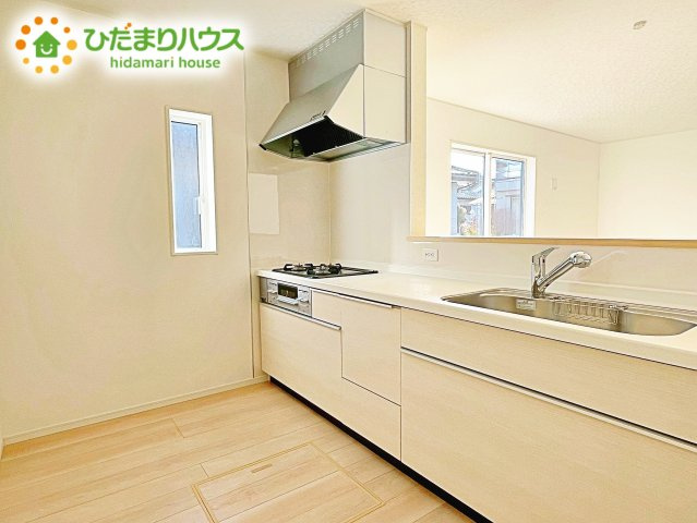 【キッチン】 | ひたちなか市高野第7　新築戸建 | 3口コンロが嬉しいシステムキッチン♪広いシンクや作業台でお料理が捗ります♪