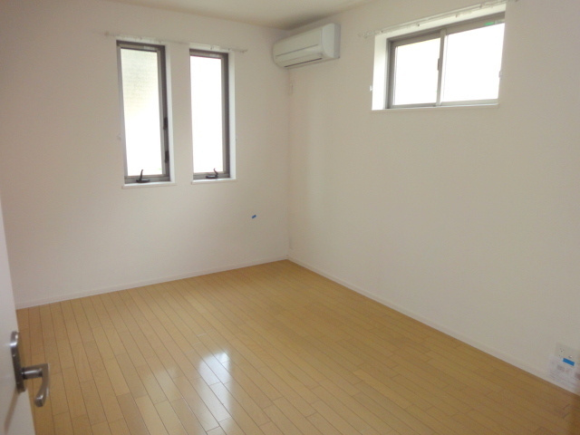 ＣＡＳＡ　ＲＯＳＡ　の洋室|★採光面が多く、明るい居室★