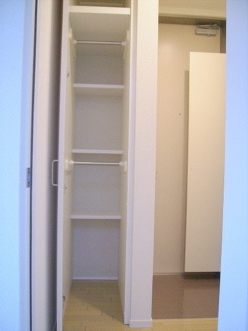 ＣＡＳＡ　ＲＯＳＡ　の玄関|★玄関ホールにも収納あります★