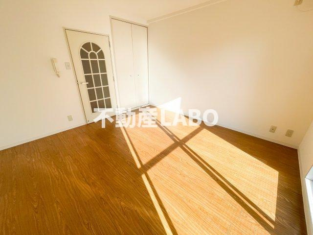 パレロイヤルビルの洋室