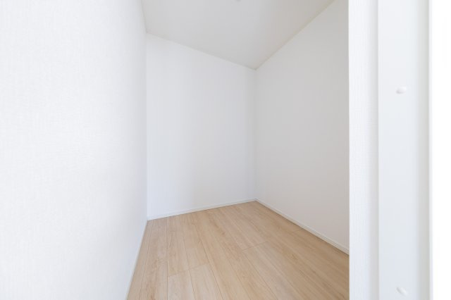 鈴鹿市桜島町7丁目《1号棟》の収納|WIC