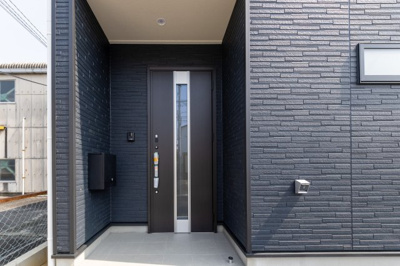 【玄関】 | 鈴鹿市桜島町7丁目《1号棟》