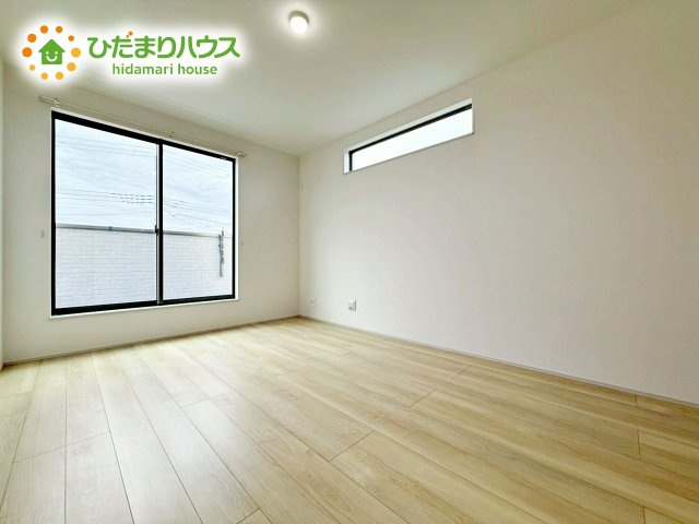 【寝室】 | ひたちなか市平磯町5567番　新築戸建 | バルコニーに面していて、たっぷり光りの入る明るい主寝室です！