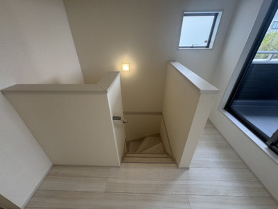 【内装】 | 与那原町与那原　第4（全2棟）1号棟 | 1号棟　2階ホールからバルコニー出入り可♪