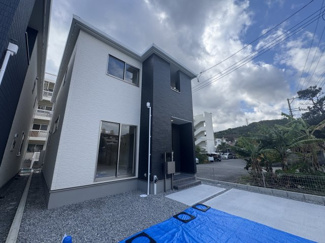 【外観】 | 与那原町与那原　第4（全2棟）1号棟 | 1号棟　並列駐車2台完備♪