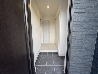 【玄関】 | 与那原町与那原　第4（全2棟）1号棟 | 1号棟　十分な収納付き玄関♪