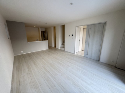 【居間・リビング】 | 与那原町与那原　第4（全2棟）1号棟 | 1号棟　LDK18.5帖♪リビング収納＆ファミリークローク＆リビング階段♪