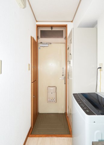 メゾンマーメイドの玄関