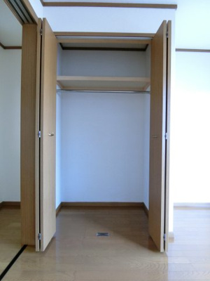 【収納】 | セレブレイトⅡ | イメージⅠ104号室写真（反転タイプ）