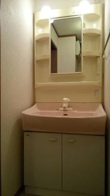 【洗面所】 | ア・ラ・モード小坂Ｂ | 明るい洗面所です