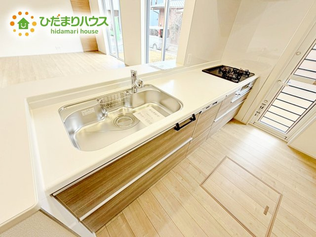 【キッチン】 | 水戸市堀町3期　新築戸建 | 3口コンロと収納豊富なキッチンで、ママの毎日のお料理もはかどります☆
