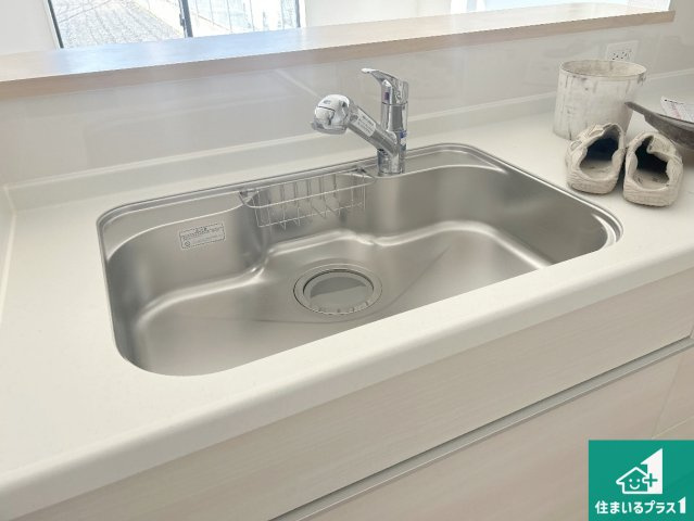 神戸市西区王塚台　第6期　新築一戸建ての設備|蛇口の先端に浄水器を内蔵しています！原水と浄水、お湯と冷水、シャワーの切替えがワンタッチなので用途によって使い分けられます。