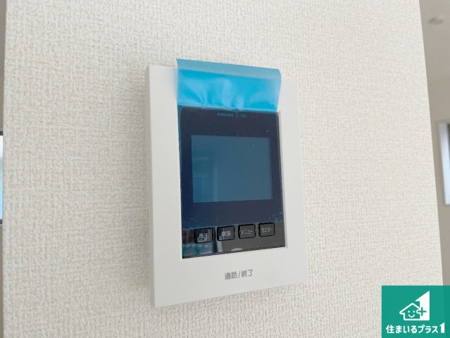 ★29(土)30(日)現地見学可能！★野洲市冨波甲　全3邸の防犯設備|カラーモニターインターホン！声だけでなく来訪者の姿や顔がモニターで確認できるので、小さなお子様がいらっしゃるご家庭でも安心できます！