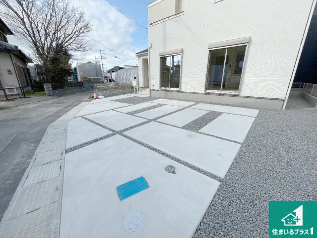 ★29(土)30(日)現地見学可能！★野洲市冨波甲　全3邸の駐車場|並列２台駐車可能！ゆとりの駐車スペースで車庫入れもスムーズ！