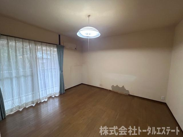 下関市長府川端2丁目2123番7の洋室