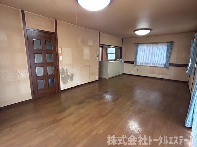 下関市長府川端2丁目2123番7の居間・リビング