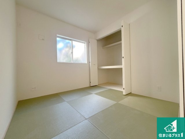 神戸市西区王塚台　第6期　新築一戸建ての和室|一室あると便利な和室は客間としてだけでなく、小さなお子様のプレイルームや食後のくつろぎスペースとしてもご利用いただけます。収納もついていますので大活躍間違いなし！