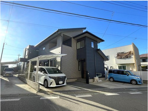 野田市吉春　中古戸建　令和3年築　の前面道路含む現地写真