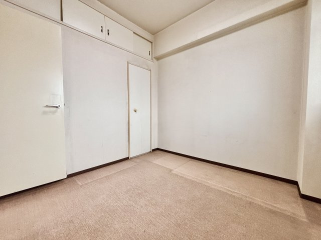 エクセランス向日町の洋室