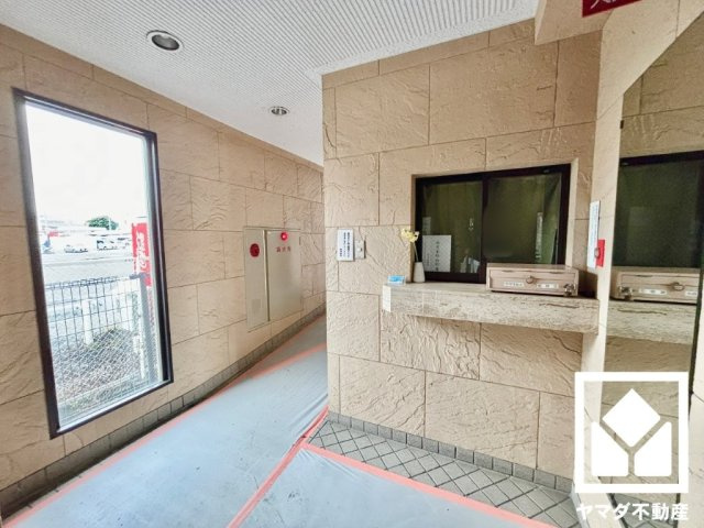 エクセランス向日町のエントランス